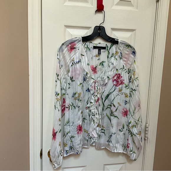 White House, black market, floral blouse size M - Picture 2 of 5